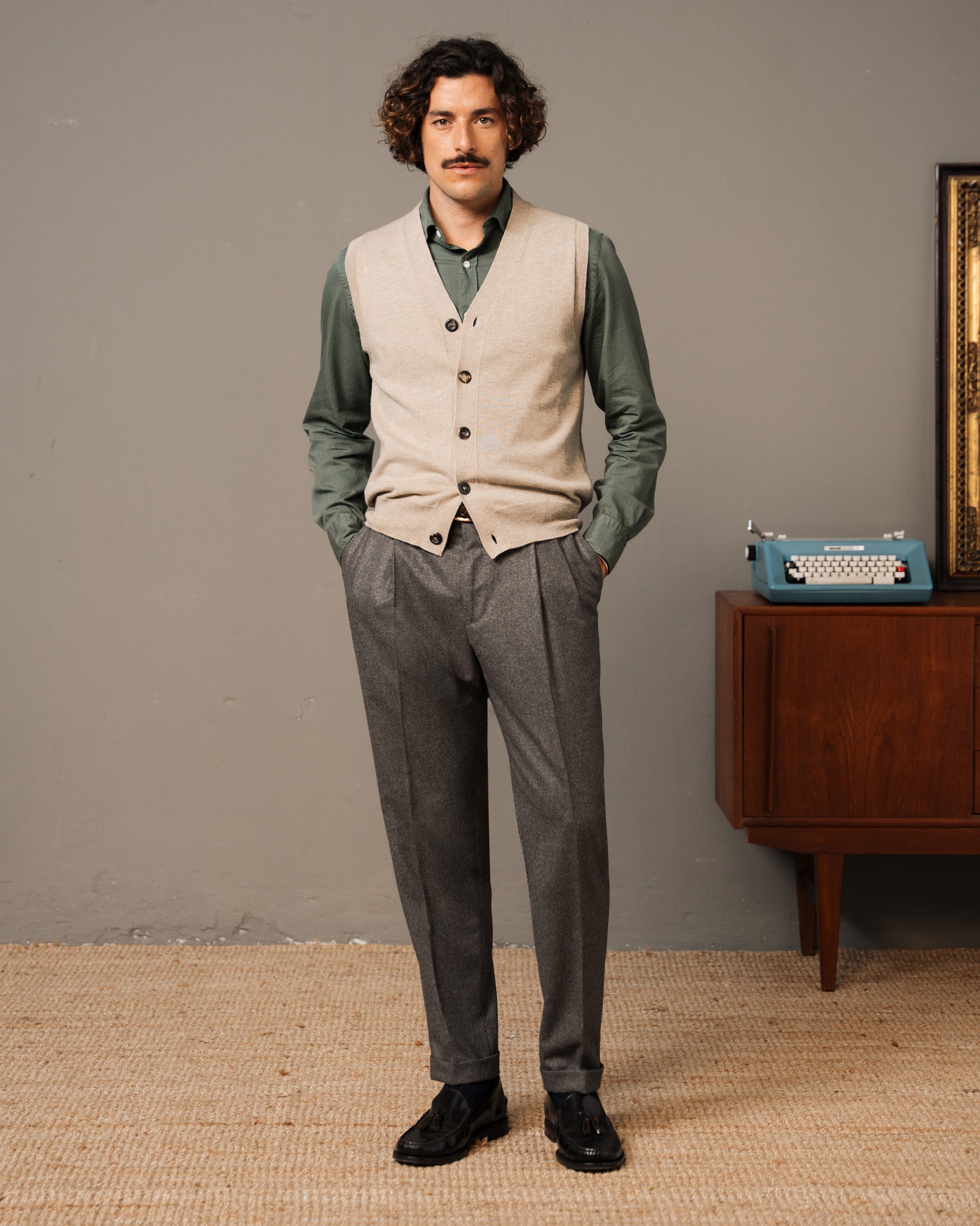 Men's classic taupe gray flannel pants, Made in Italy | Velasca