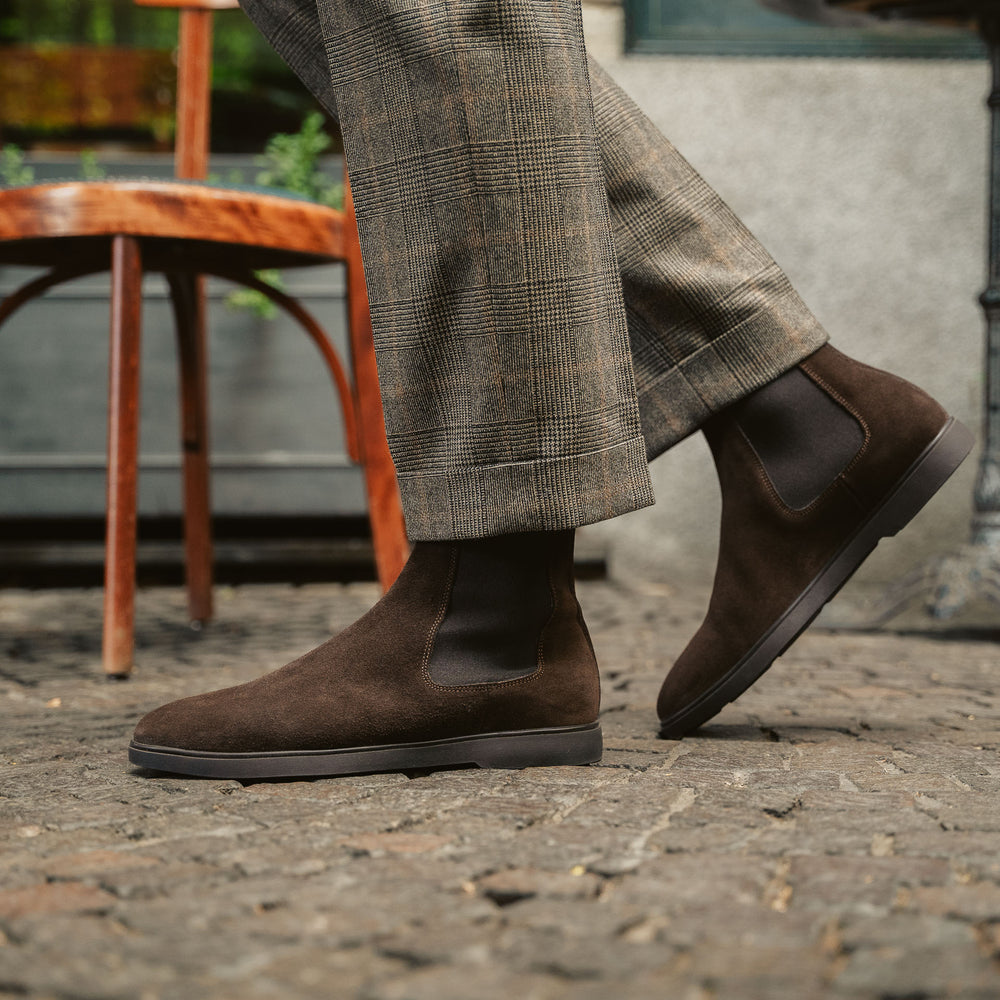 Men’s dark brown Chelsea boots in suede leather | Velasca
