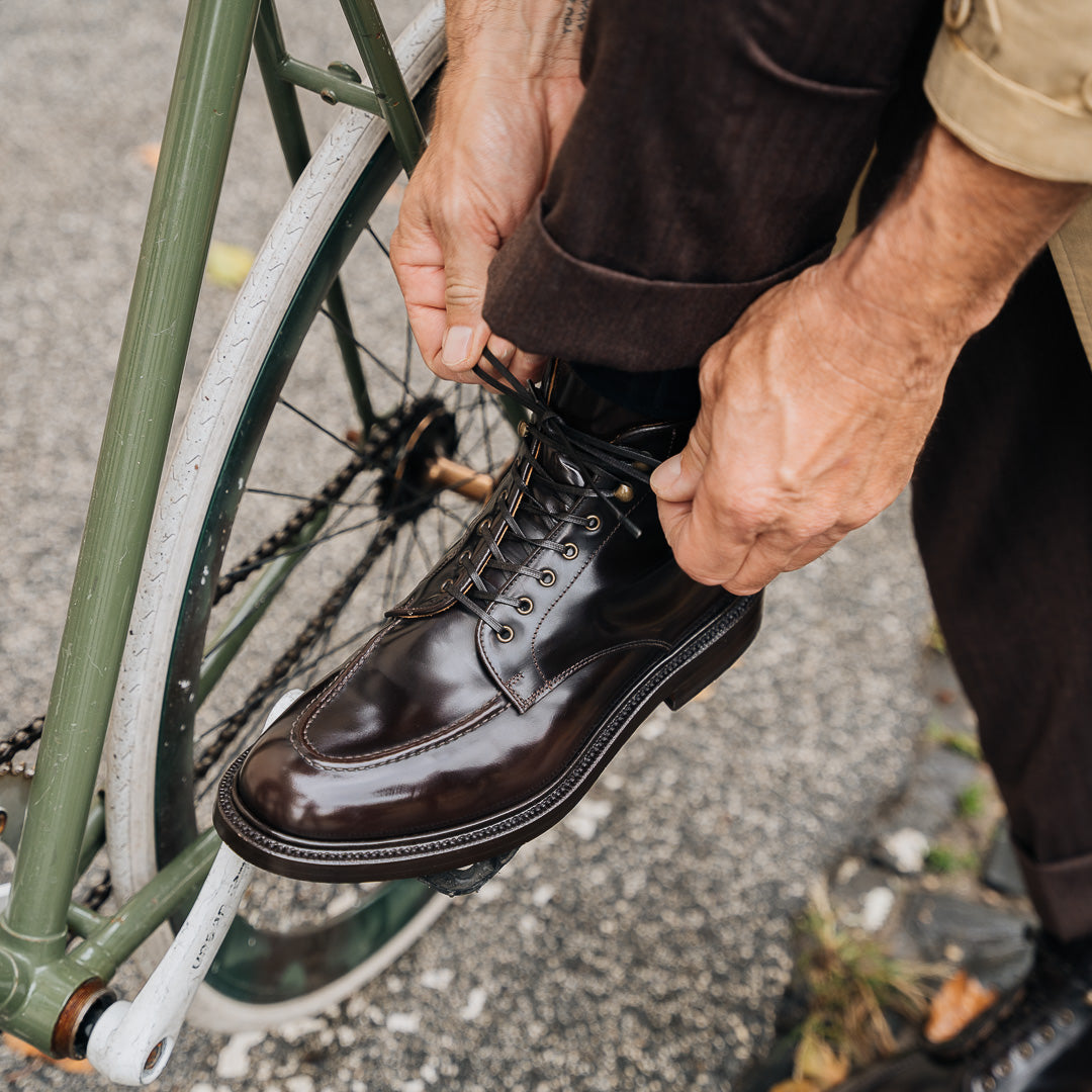 Men's Lace-up brushed smooth calfskin boots with leather sole
