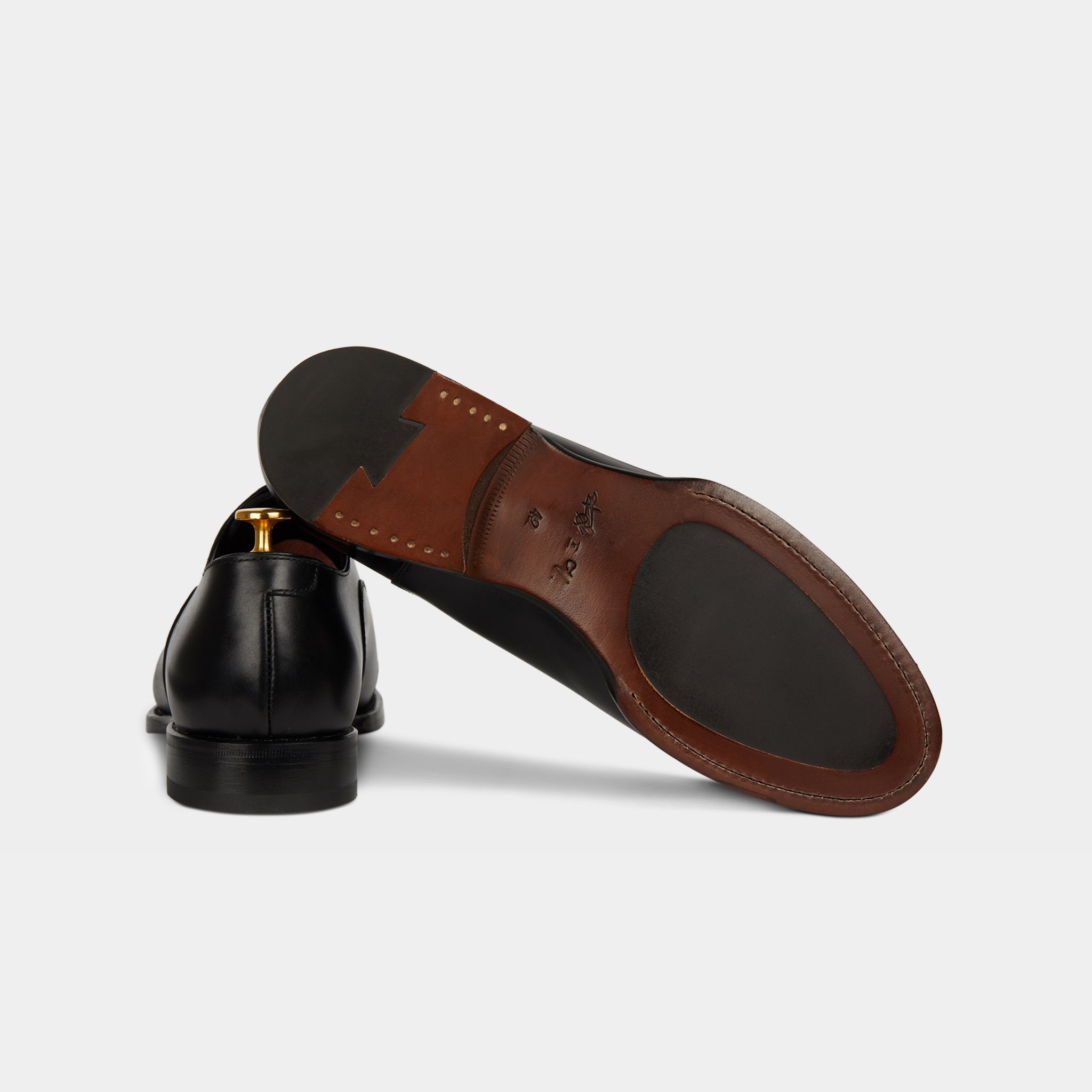 Brogue men's black leather shoes | Fabio Attanasio for Velasca