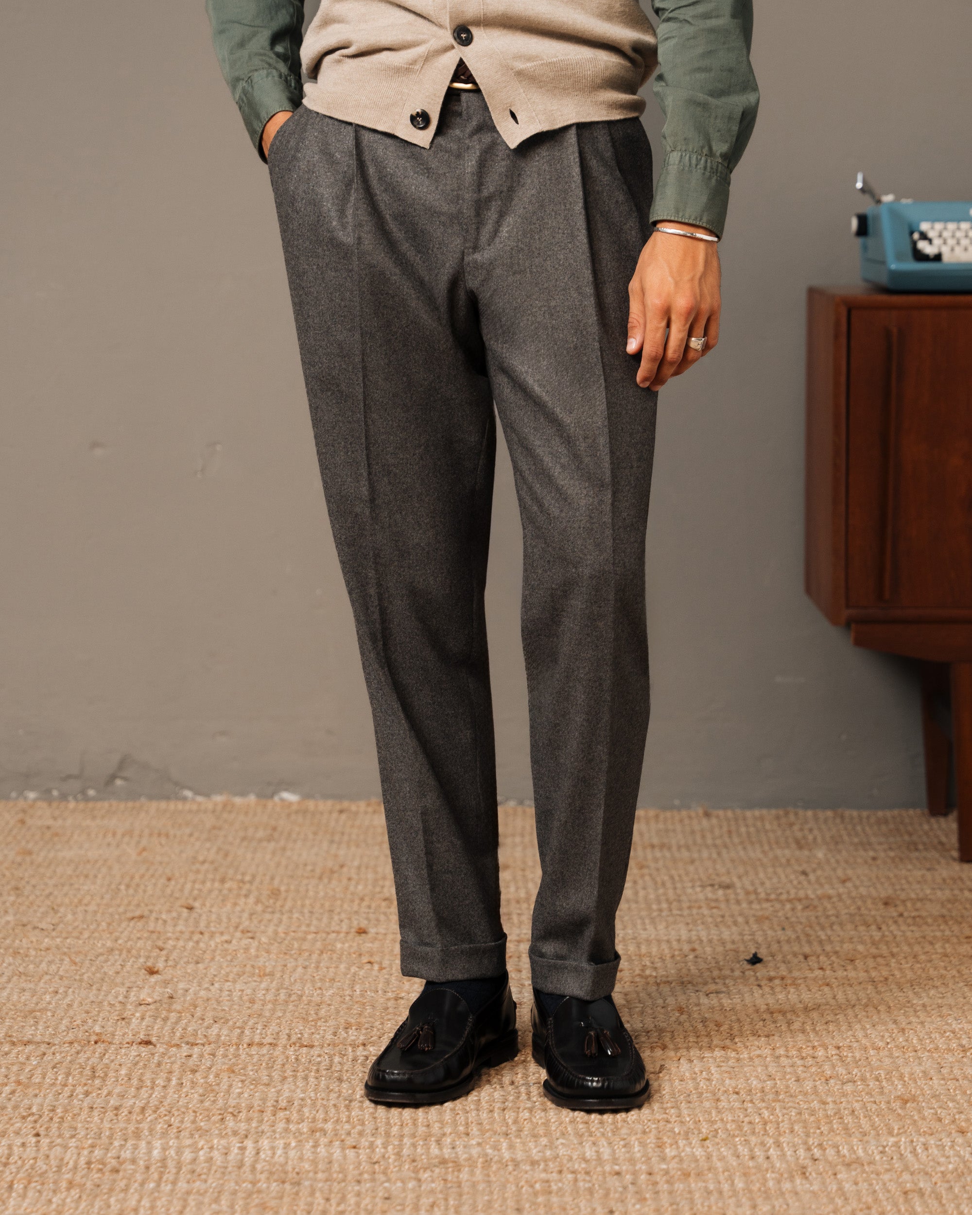 Men's classic taupe gray flannel pants, Made in Italy | Velasca
