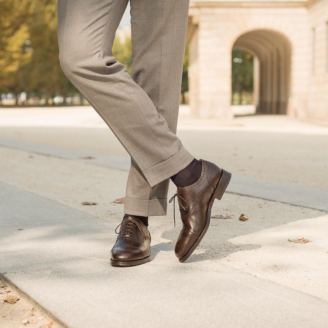 Men's brown leather Oxford shoes