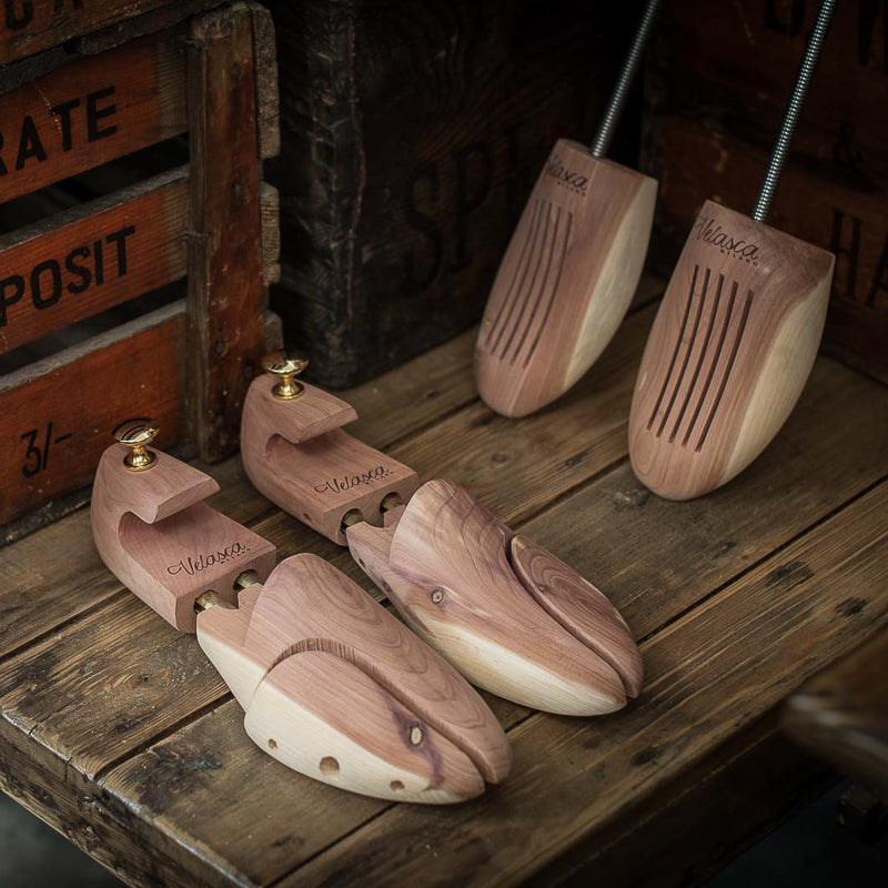 Shoe tree in cedar wood and spring shoe tree for men Velasca