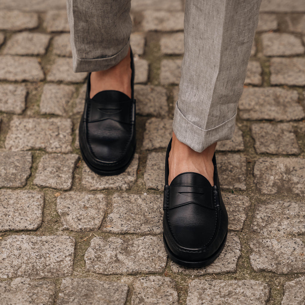 Penny Loafer College black shoes in leather for men | Velasca